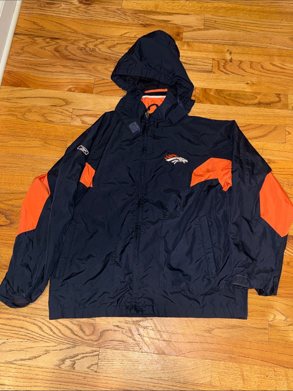 Vintage Reebok on field team Denver Broncos NFL Hooded Windbreaker size Large